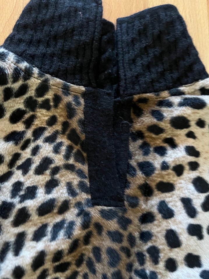 leopar desenli sıfır kollu kazak bluz yünlü - Görsel 3