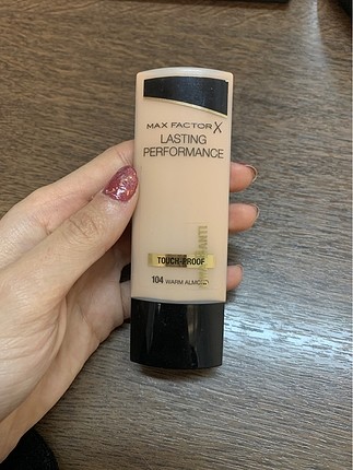 Max Factor Lasting Performance Fondöten 104
