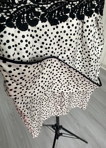 Kısa Kollu Puantiyeli Midi-mini Elbise - Görsel 3