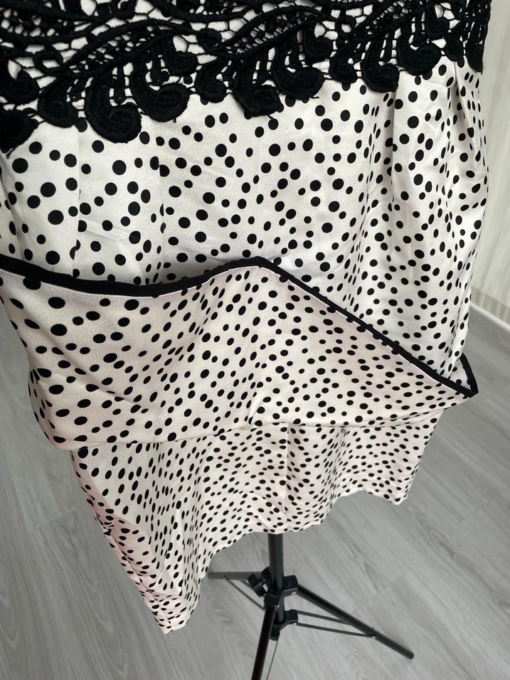 Kısa Kollu Puantiyeli Midi-mini Elbise - Görsel 3