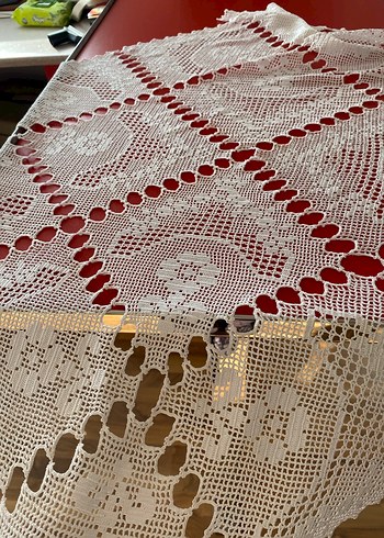 El İşi Beyaz Dantel Masa Örtüsü