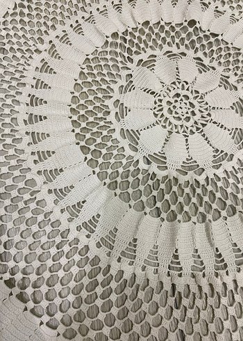 Bohem Tarzda El Örgüsü Yuvarlak Dantel Örtü