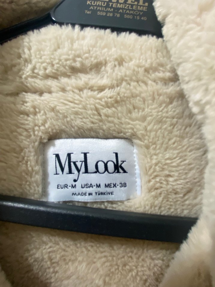 Bej Kısa Kürklü Kadın Mont - Görsel 3