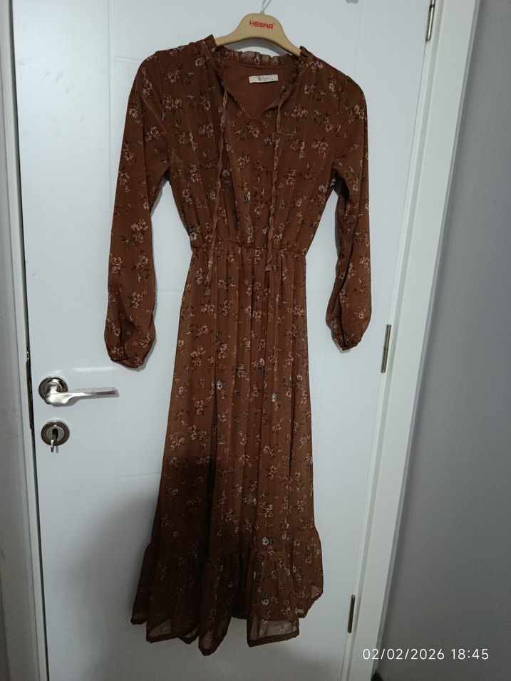 Düğmeli V Yakalı Uzun Kahverengi Elbise - Görsel 2