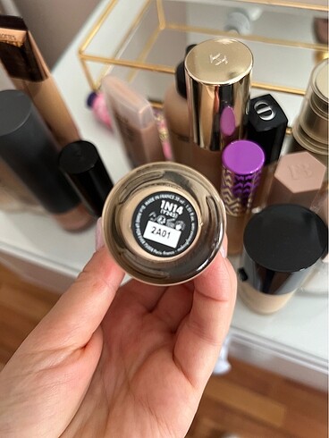 Beden Renk Make up forever 75%dolu. Fazla oldu için satıyorum