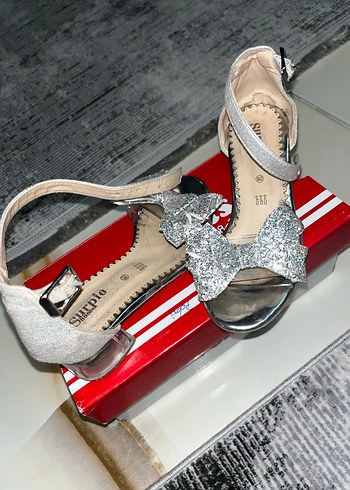 Kız Çocuk Gri Kemerli Özel Gün Ayakkabısı - Görsel 3