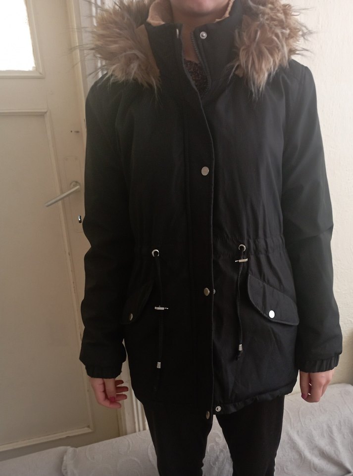 Siyah Kürklü Kapüşonlu Midi Kadın Ceket - Görsel 3