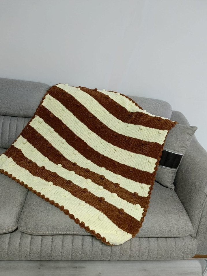Kahverengi Çizgili Örgü Çocuk Battaniyesi - Görsel 3