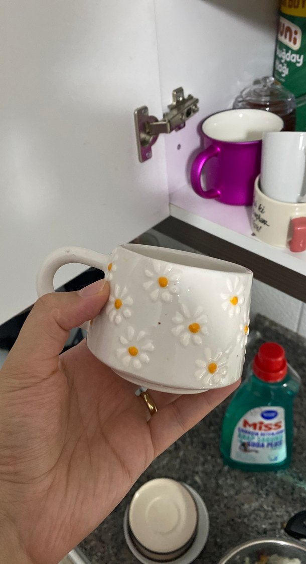 Beyaz Papatya Desenli Seramik Kupa — görsel 2/2