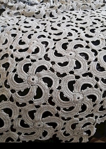 Gri Nakışlı Beyaz Yatak Örtüsü - Görsel 8