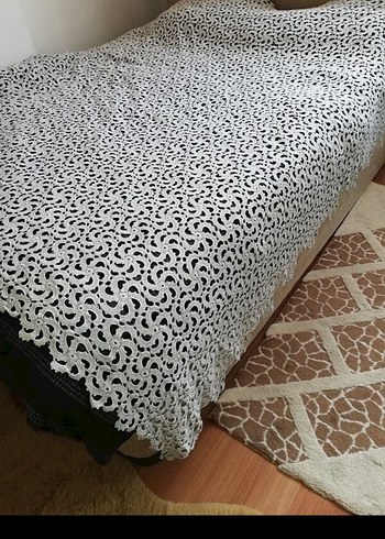 Gri Nakışlı Beyaz Yatak Örtüsü - Görsel 2