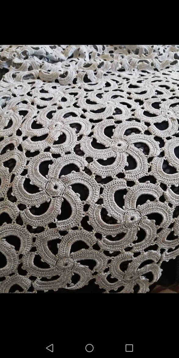 Gri Nakışlı Beyaz Yatak Örtüsü - Görsel 4