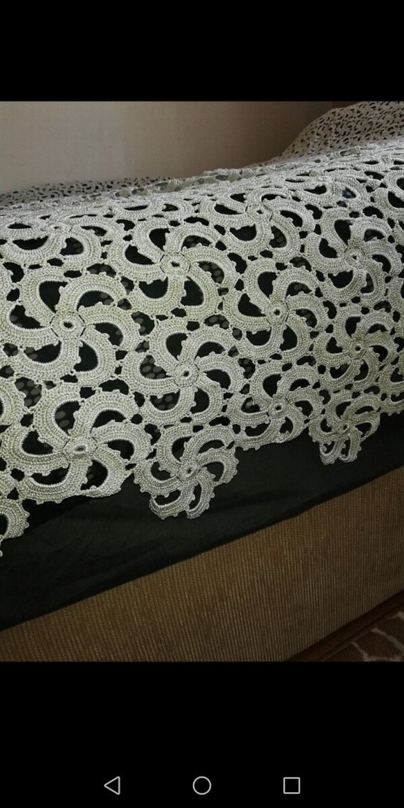 Gri Nakışlı Beyaz Yatak Örtüsü - Görsel 3