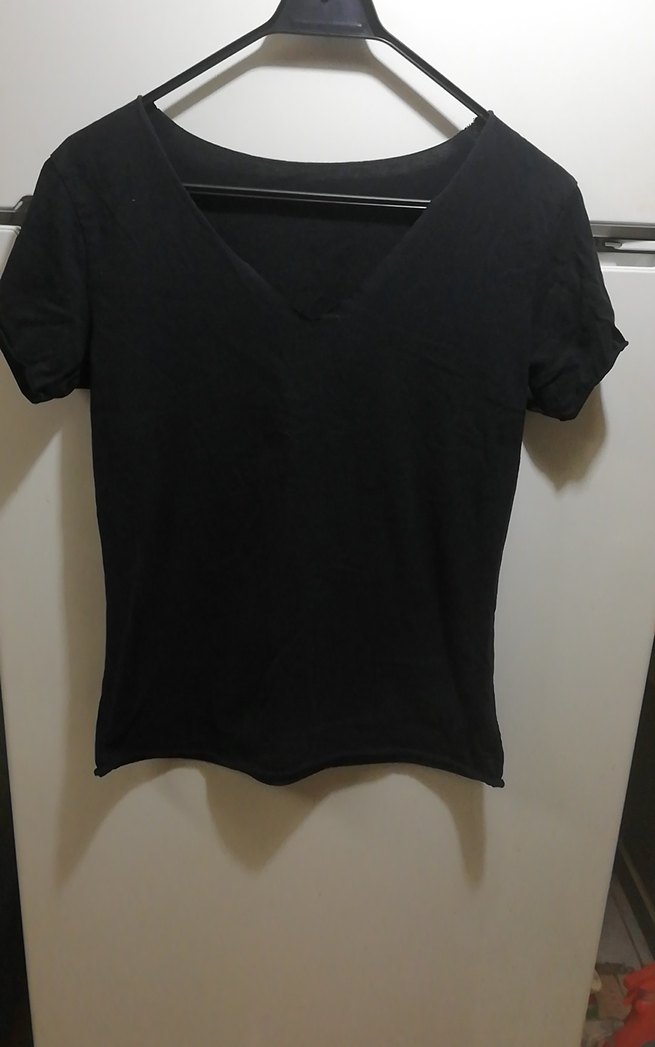 Siyah Süet V Yaka Kısa Kollu Kadın Tişört - Görsel 2