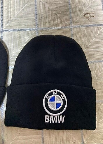 BMW nakışlı bere