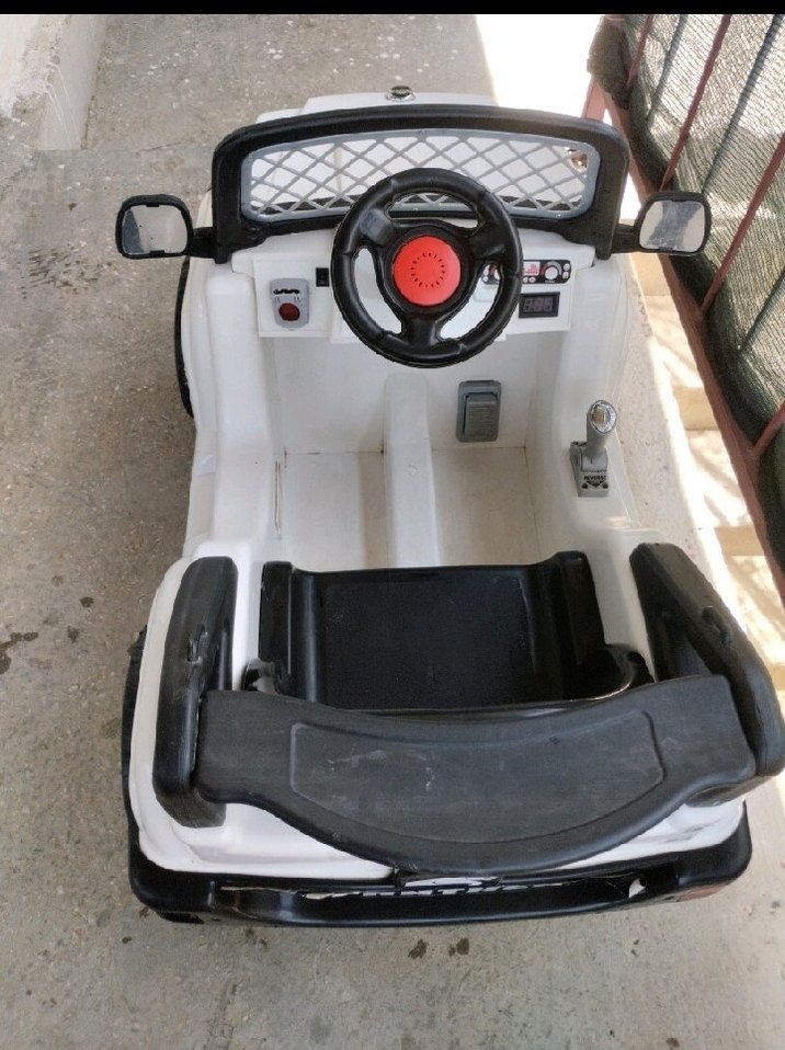 Beyaz Elektrikli Binici Araba - Görsel 3