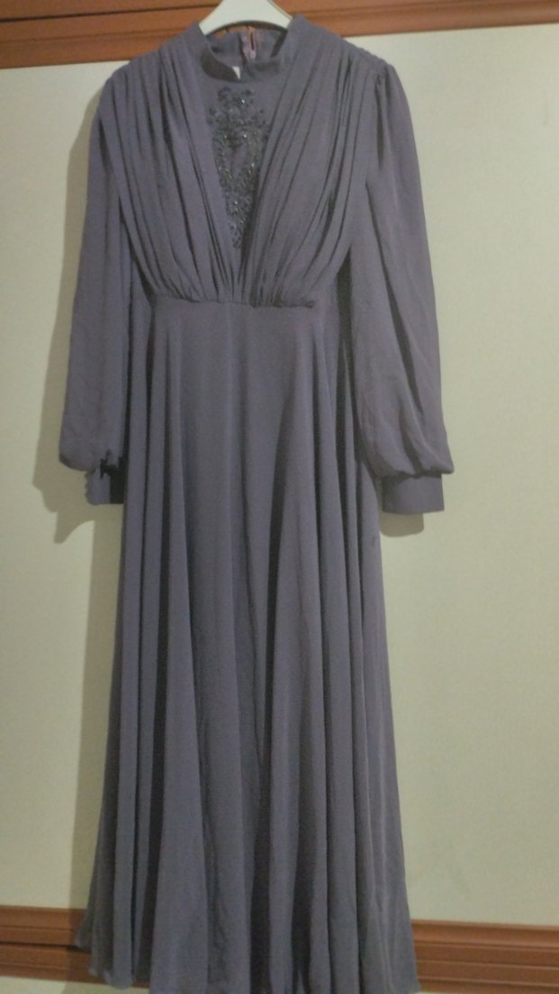 Gri İşlemeli V Yaka Uzun Kollu Abiye Elbise - Görsel 2