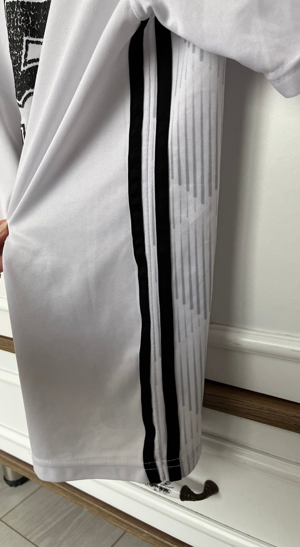 Erkek V Yaka Beyaz Baskılı Spor Forma - Görsel 4