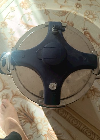 Inter Marka Kilitli Kapaklı Gri Düdüklü Tencere - Görsel 3