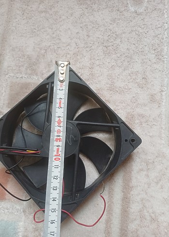 Siyah ve Gri Bilgisayar Soğutucu Fan - Görsel 2