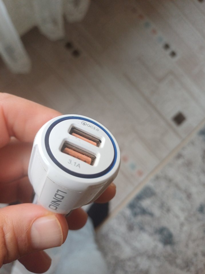 Beyaz Çift USB Telefon Araç Şarj Cihazı - Görsel 2