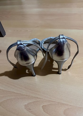 Gri Nakışlı Kadın Topuklu Sandalet - Görsel 3