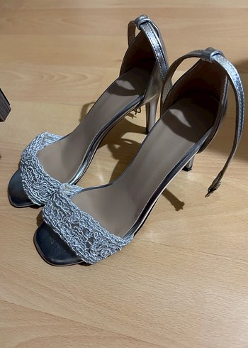 Gri Nakışlı Kadın Topuklu Sandalet - Görsel 2