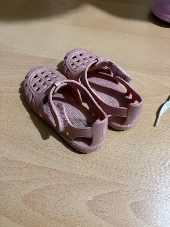 Kız Çocuk Pembe Kauçuk Tokalı Terlik - Görsel 2