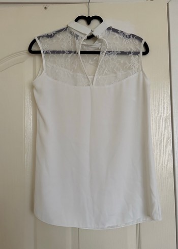 Dantel Detaylı Beyaz Kolsuz Bluz - Görsel 3