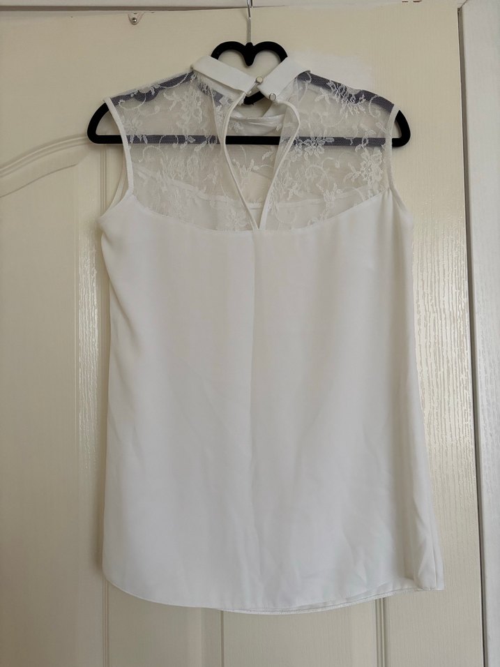 Dantel Detaylı Beyaz Kolsuz Bluz - Görsel 3