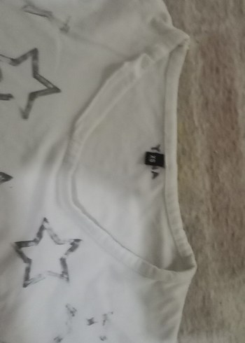 Gri Yıldız Baskılı Beyaz Tişört - Görsel 3