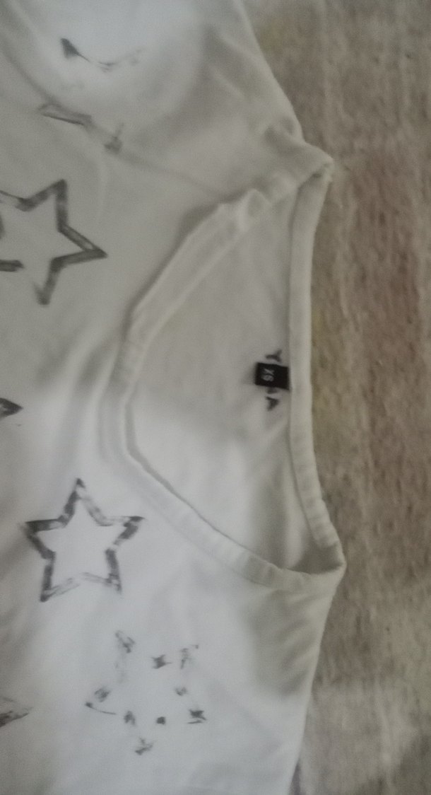Gri Yıldız Baskılı Beyaz Tişört - Görsel 3
