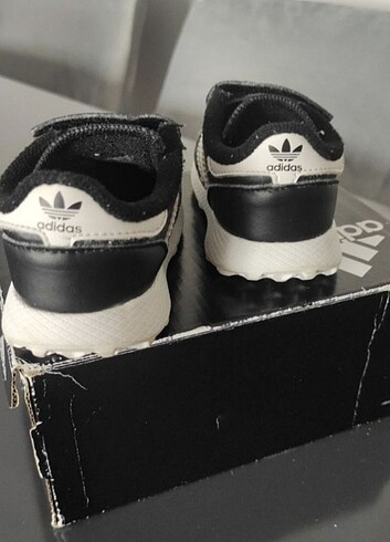 20 Beden siyah Renk Adidas spor ayakkabı 