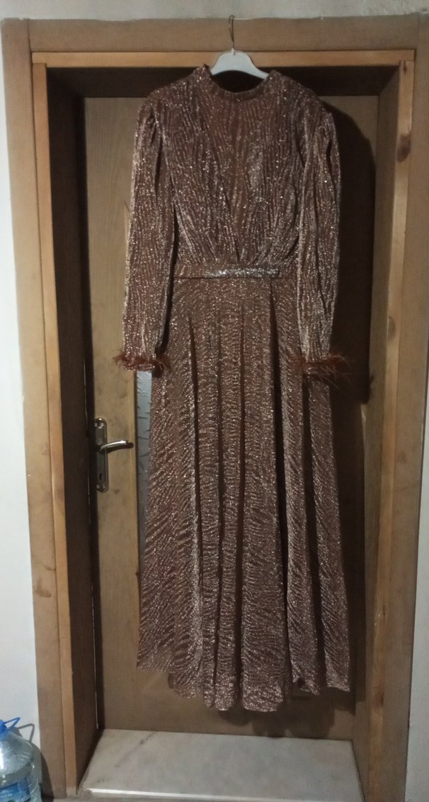 Kahverengi Uzun Kadın Abiye Elbise sadece iki kez giyildi - Görsel 2