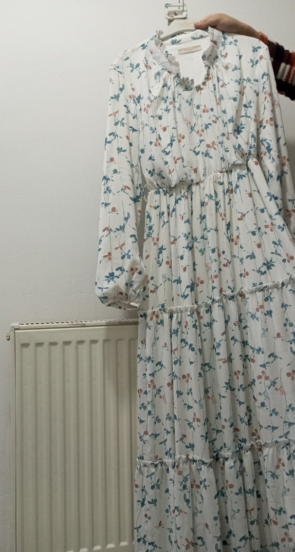 Beyaz Çiçek Desenli Uzun Bohem Elbise - Görsel 2