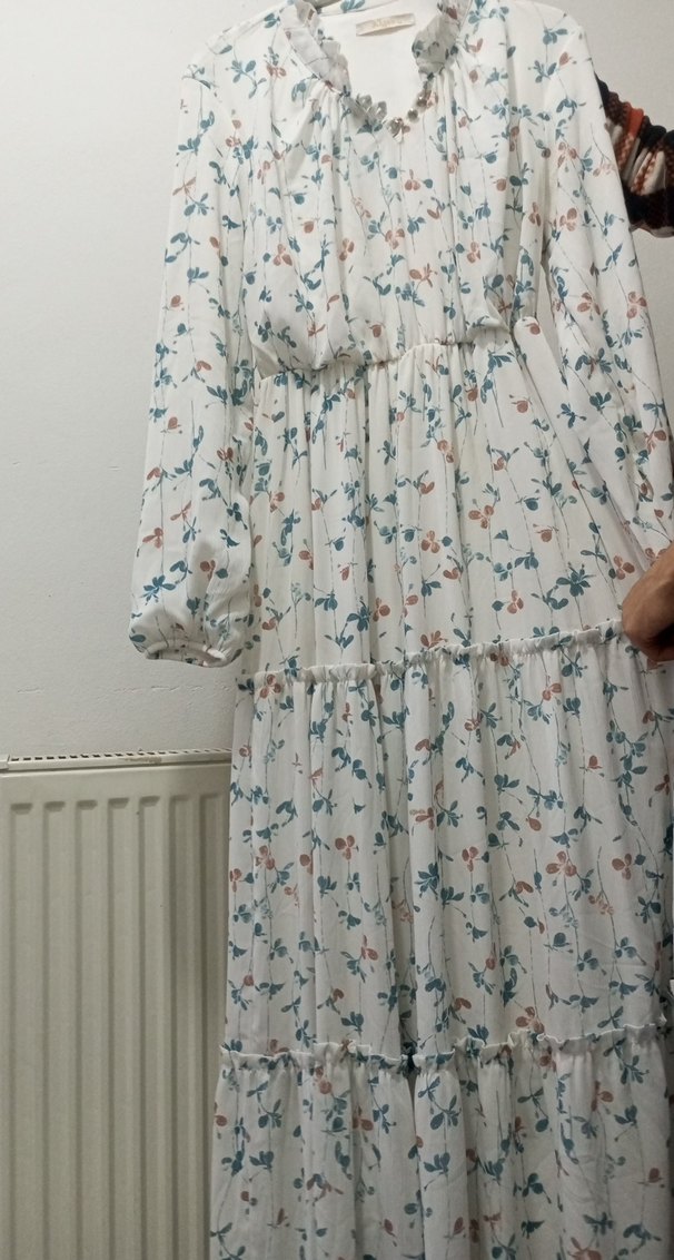 Beyaz Çiçek Desenli Uzun Bohem Elbise - Görsel 3