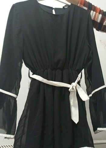 Uzun Siyah Fırfırlı Ofis Elbisesi - Görsel 4