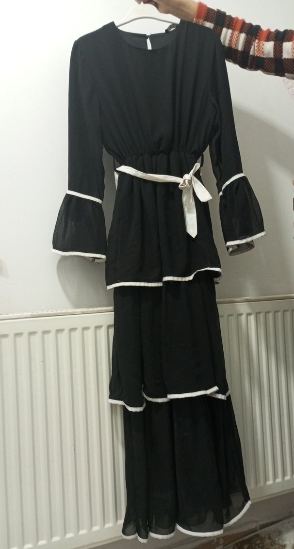 Uzun Siyah Fırfırlı Ofis Elbisesi - Görsel 3