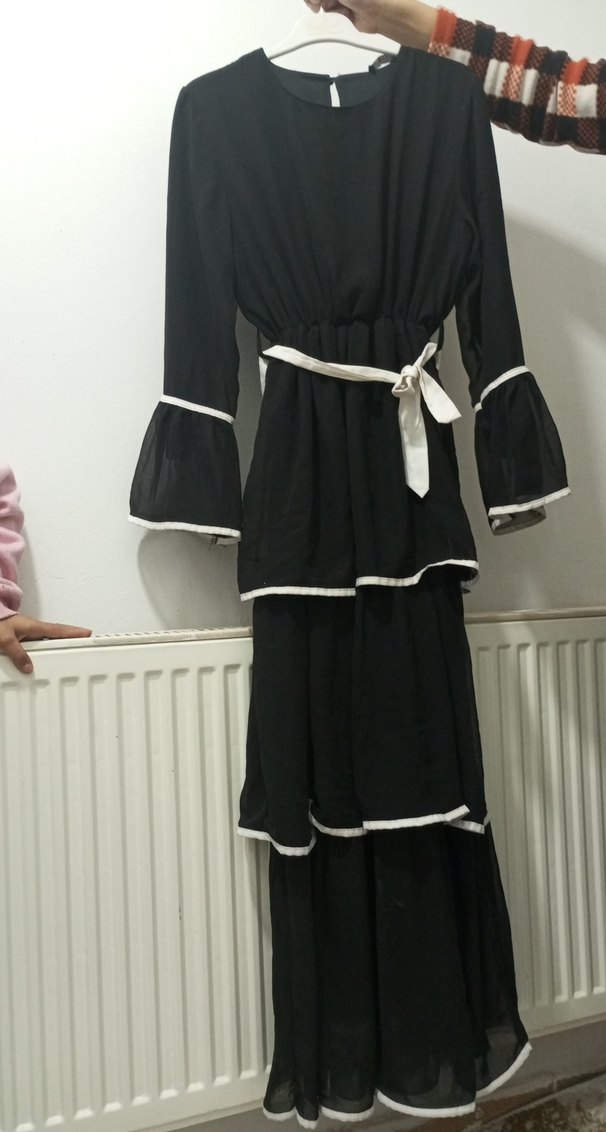 Uzun Siyah Fırfırlı Ofis Elbisesi - Görsel 2