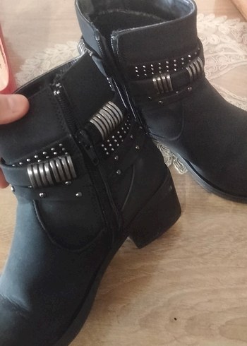 Siyah Deri Gotik Tokalı Kadın Bot - Görsel 2