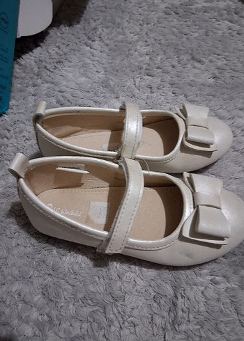 Kız Çocuk Beyaz Tokalı Babet Ayakkabı - Görsel 2