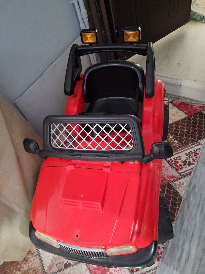 Kırmızı Elektrikli Binilebilir Araba - Görsel 2