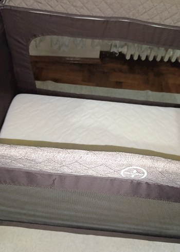 Kahverengi ve Gri Oyun Parkı Yatağı - Görsel 5