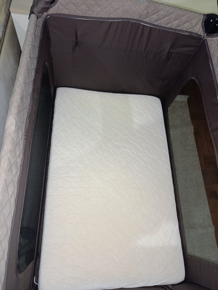 Kahverengi ve Gri Oyun Parkı Yatağı - Görsel 3