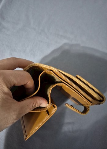 Bej Deri Kadın Cüzdanı Tokalı tavuskuşu derisidir - Görsel 5