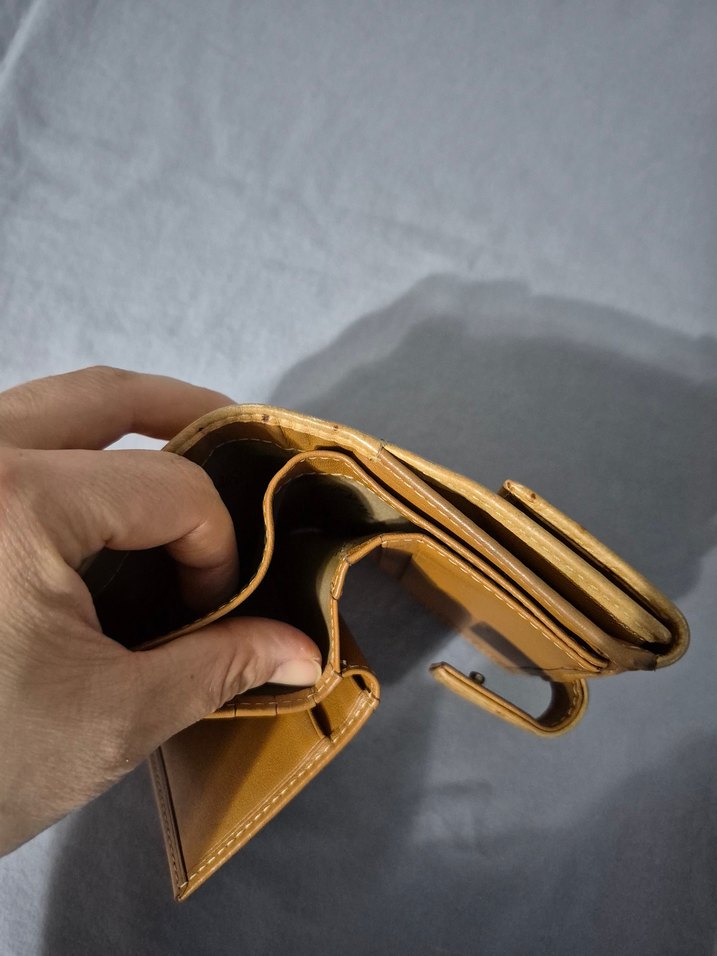 Bej Deri Kadın Cüzdanı Tokalı tavuskuşu derisidir - Görsel 5