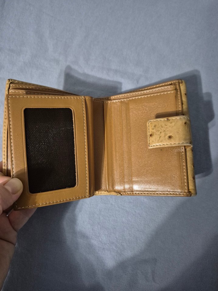 Bej Deri Kadın Cüzdanı Tokalı tavuskuşu derisidir - Görsel 4