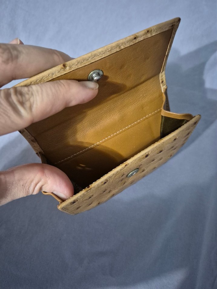 Bej Deri Kadın Cüzdanı Tokalı tavuskuşu derisidir - Görsel 2