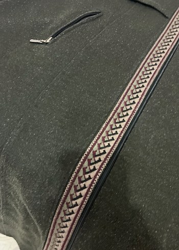 Desenli Siyah Uzun palto tesettür - Görsel 5