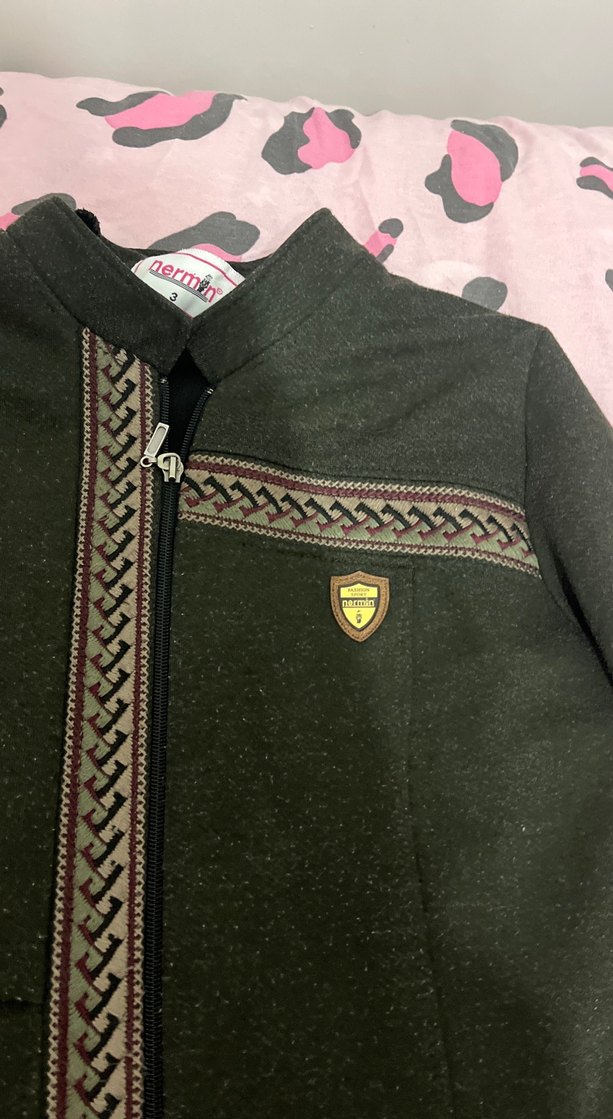 Desenli Siyah Uzun palto tesettür - Görsel 2